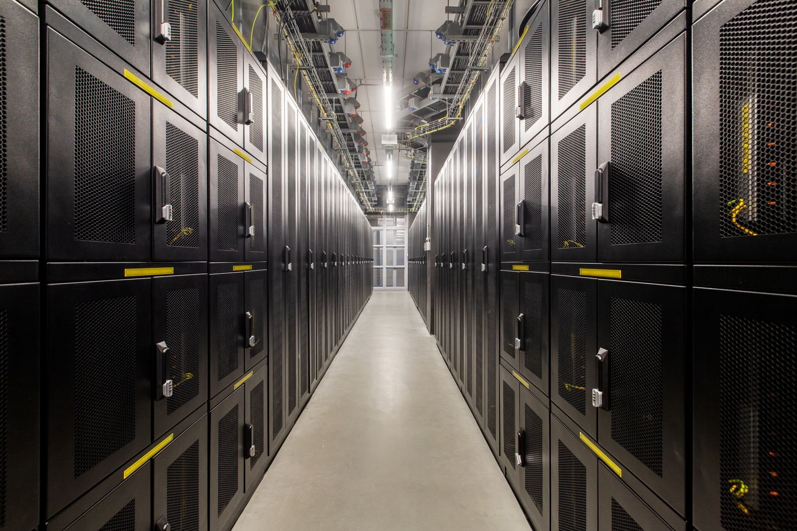 PLN Salurkan 2.378 GWh Listrik untuk Kebutuhan Data Center