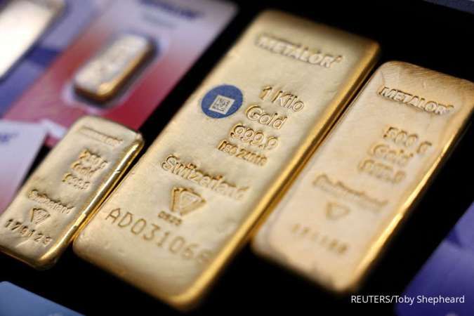 Ekspektasi Suku Bunga The Fed Tinggi, Harga Emas Anjlok 1%