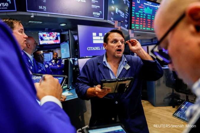 Wall Street Melemah Tertekan Kenaikan Harga Minyak dan Yield Treasury